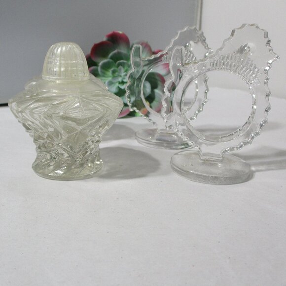 Vintage Glass S & P Shakers Salt Pepper and 2 Glass Chicken Napkin Holder Rings - Picture 2 of 10